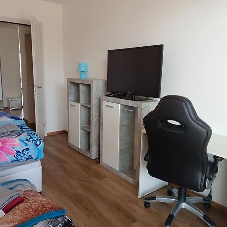 Moderni Pokoj S Parkovanim Zdarma Brno Bagian luar foto